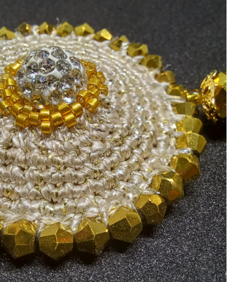 Háčkované dizajnové náušnice "Vôňa luxusu"